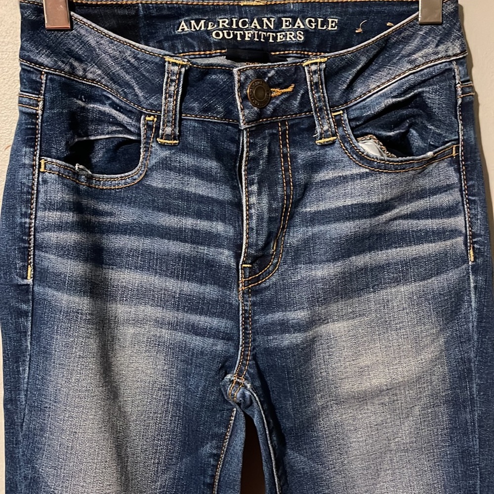 BRAND NEW, NEVER WORN AMERICAN EAGLE JEANS !!!!!